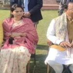 निष्काशित विधायिका पूजा पाल ने केशव मौर्य के पैर छू लिया आशीर्वाद, बोली वो मेरे गार्जियन है
