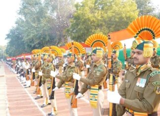 77वें गणतंत्र दिवस पर पुलिस लाइन मे भव्य समारोह, दर्शक देशभक्ति की भावनाओं से सराबोर