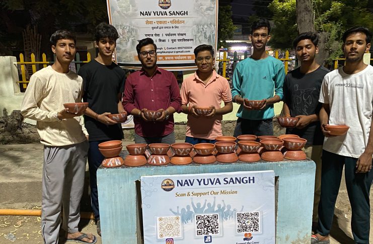 नव युवा संघ की अनूठी पहल पक्षियों के लिए कर रहे निशुल्क बाउल वितरण