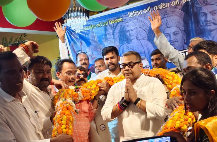 बलिया में दलित चौपाल का आयोजन,लोगों से आत्मीय संवाद।